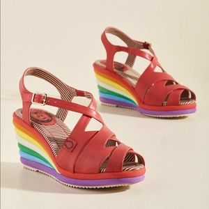 NWOT ModCloth “A Trot of Gold at the End Wedge”